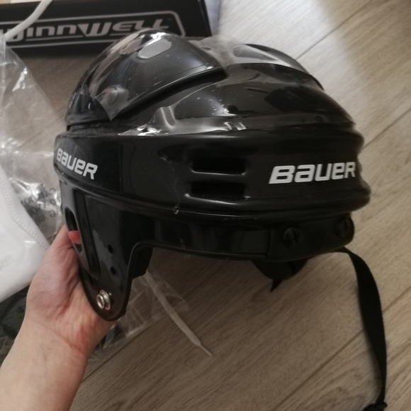 Kids/youth figure skates & helmet - Picture 10 of 10